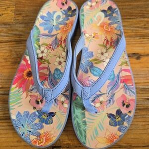 WOMENS OLUKAI PUAWE CLOUD BLUE FLOWER Flip Flops Size 6 EUC Worn Once!